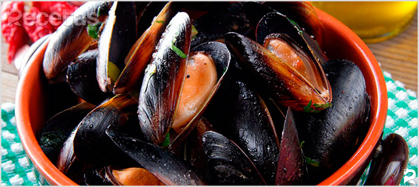 Mejillones al Vapor con Ajo y Guindilla